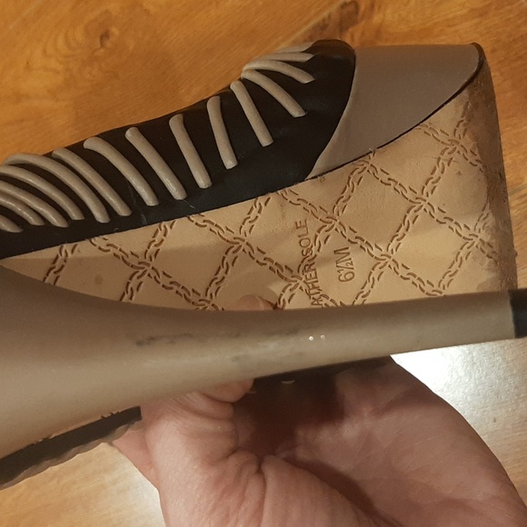 L.A.M.B. Taupe Black Leather HOLIDAY Platform Heels Pumps 6.5 m - Picture 5 of 8